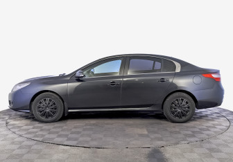 Подержанный автомобиль Renault Latitude 2013 года (8 фото)