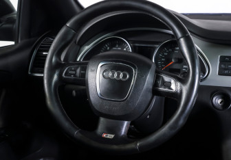 Подержанный автомобиль Audi Q7 2009 года (15 фото)