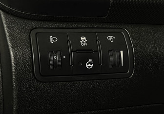 Подержанный автомобиль Hyundai Solaris Hatchback 2015 года (15 фото)