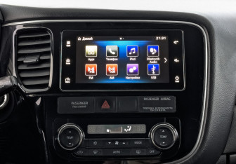 Подержанный автомобиль Mitsubishi Outlander 2017 года (17 фото)