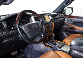 Подержанный автомобиль Lexus LX 2014 года (14 фото)