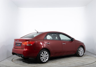 Подержанный автомобиль Kia Cerato Sedan 2011 года (5 фото)