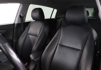 Подержанный автомобиль Kia Rio Hatchback 2021 года (17 фото)