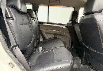 Подержанный автомобиль Mitsubishi Pajero Sport 2012 года (11 фото)