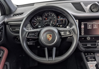 Подержанный автомобиль Porsche Macan 2023 года (21 фото)