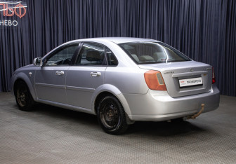 Подержанный автомобиль Daewoo Gentra Sedan 2013 года (7 фото)