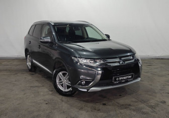 Подержанный автомобиль Mitsubishi Outlander 2018 года (3 фото)