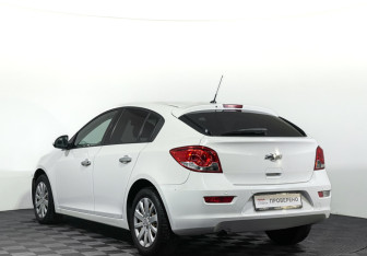 Подержанный автомобиль Chevrolet Cruze Hatchback 2014 года (7 фото)