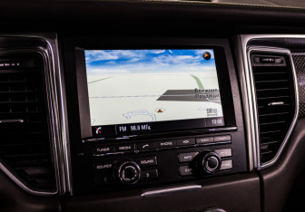 Подержанный автомобиль Porsche Macan 2015 года (25 фото)