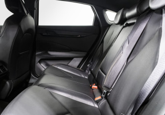 Подержанный автомобиль Changan UNI-V 2023 года (10 фото)