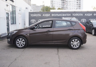Подержанный автомобиль Hyundai Solaris Hatchback 2015 года (8 фото)