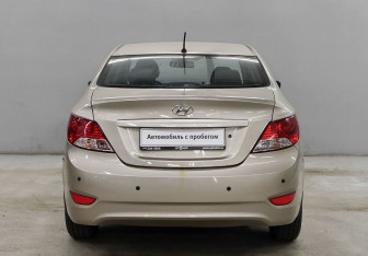 Подержанный автомобиль Hyundai Solaris Sedan 2012 года (6 фото)