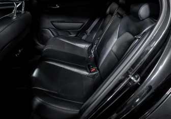 Подержанный автомобиль Kia Stinger 2018 года (10 фото)