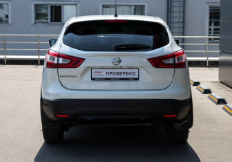 Подержанный автомобиль Nissan Qashqai 2014 года (6 фото)