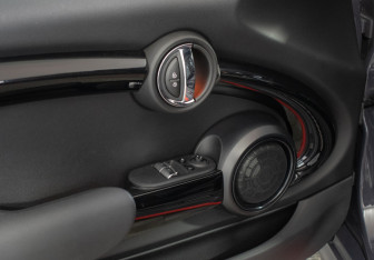 Подержанный автомобиль MINI Hatch 2020 года (14 фото)