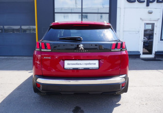 Подержанный автомобиль Peugeot 3008 2018 года (6 фото)