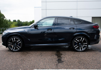 Подержанный автомобиль BMW X6 2021 года (8 фото)