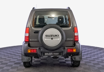 Подержанный автомобиль Suzuki Jimny 2018 года (6 фото)