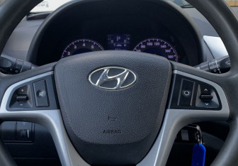 Подержанный автомобиль Hyundai Solaris Sedan 2012 года (15 фото)