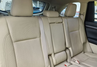 Подержанный автомобиль Toyota Highlander 2014 года (13 фото)