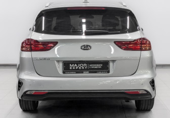 Подержанный автомобиль Kia Ceed Wagon 2021 года (6 фото)