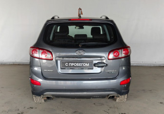 Подержанный автомобиль Hyundai Santa Fe 2011 года (6 фото)