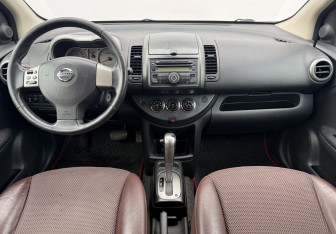 Подержанный автомобиль Nissan Note 2008 года (12 фото)