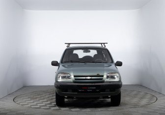 Подержанный автомобиль Chevrolet Niva 2007 года (2 фото)