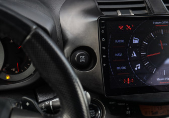 Подержанный автомобиль Toyota RAV4 2011 года (21 фото)