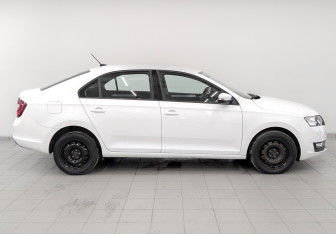 Подержанный автомобиль Skoda Rapid Liftback 2018 года (4 фото)