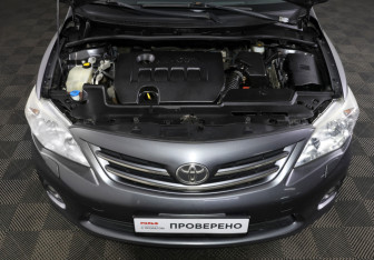 Подержанный автомобиль Toyota Corolla Sedan 2012 года (9 фото)