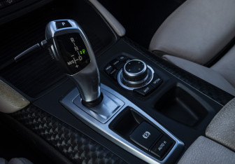 Подержанный автомобиль BMW X6 2013 года (17 фото)