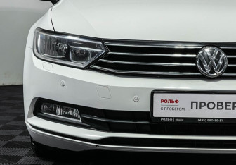 Подержанный автомобиль Volkswagen Passat Sedan 2017 года (14 фото)