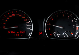 Подержанный автомобиль BMW X3 2007 года (11 фото)