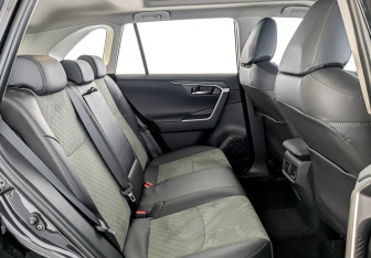 Новый Toyota RAV4 2025 (12 фото)