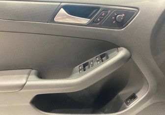 Подержанный автомобиль Volkswagen Jetta Sedan 2014 года (17 фото)