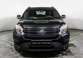 Подержанный автомобиль Ford Explorer 2013 года (2 фото)