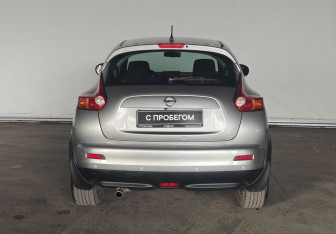 Подержанный автомобиль Nissan Juke 2014 года (6 фото)