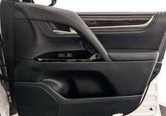 Подержанный автомобиль Lexus LX 2021 года (24 фото)