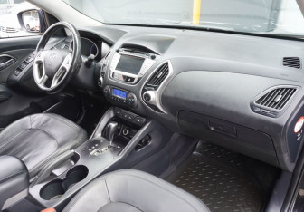Подержанный автомобиль Hyundai ix35 2011 года (10 фото)