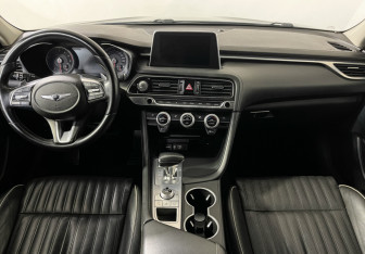 Подержанный автомобиль Genesis G70 2020 года (12 фото)