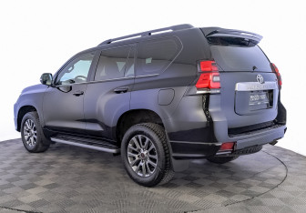 Подержанный автомобиль Toyota Land Cruiser Prado 2019 года (7 фото)