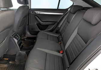 Подержанный автомобиль Skoda Octavia Liftback 2018 года (18 фото)