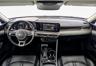 Подержанный автомобиль Kia K5 2021 года (14 фото)
