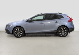 Подержанный автомобиль Volvo V40 Hatchback 2019 года (8 фото)