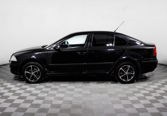 Подержанный автомобиль Skoda Octavia Liftback 2006 года (8 фото)
