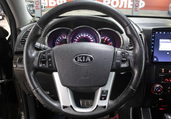 Подержанный автомобиль Kia Sorento 2012 года (17 фото)