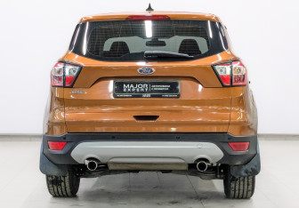 Подержанный автомобиль Ford Kuga 2017 года (6 фото)