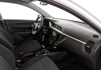 Подержанный автомобиль Kia Rio Sedan 2021 года (13 фото)