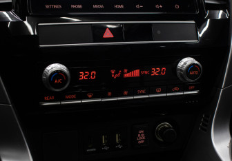 Подержанный автомобиль Mitsubishi Montero Sport 2023 года (22 фото)